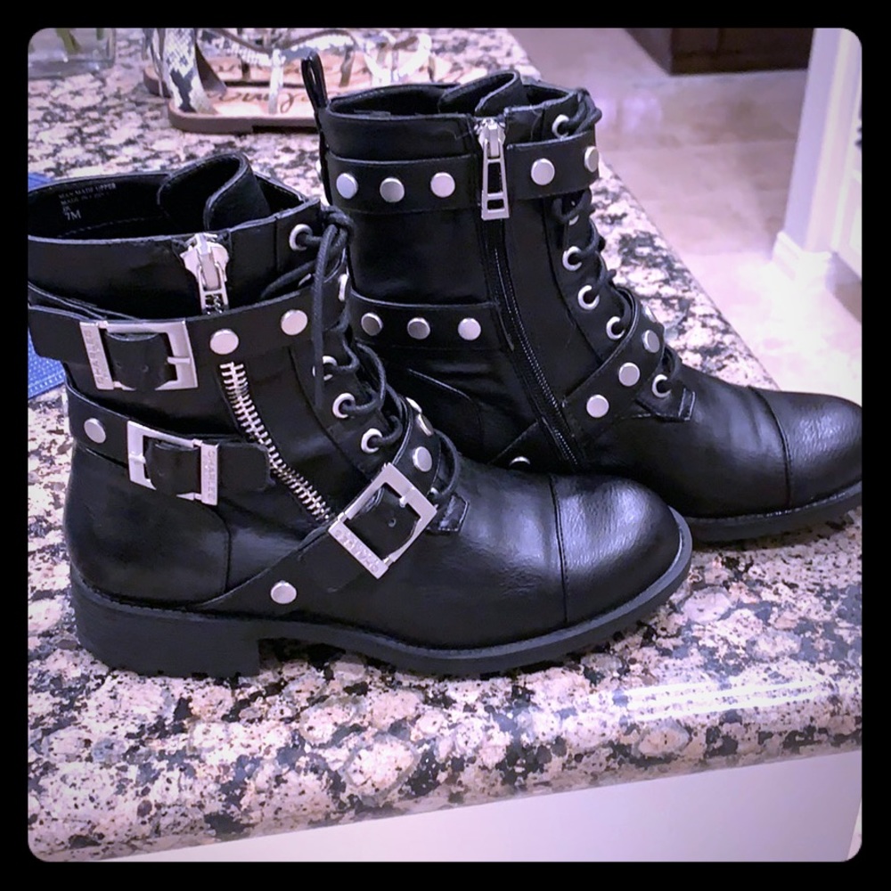 Size 7M Charles David Black leather boots